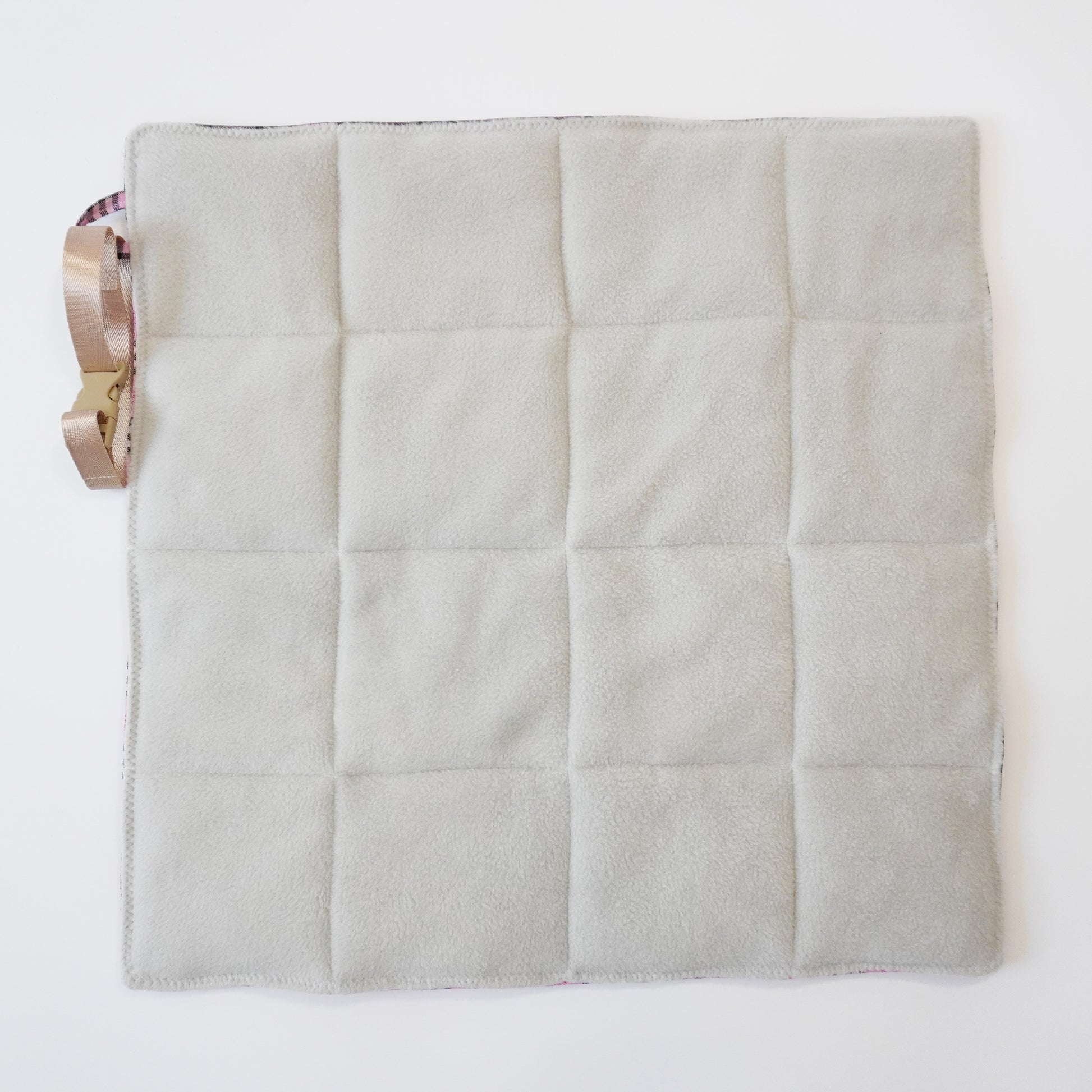 Super soft fleece lined dog travel mat, portable and foldable by LE PUP.
