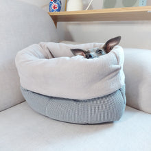 Load image into Gallery viewer, Happy dog cosy in her LÈ PUP nesting bed for dogs
